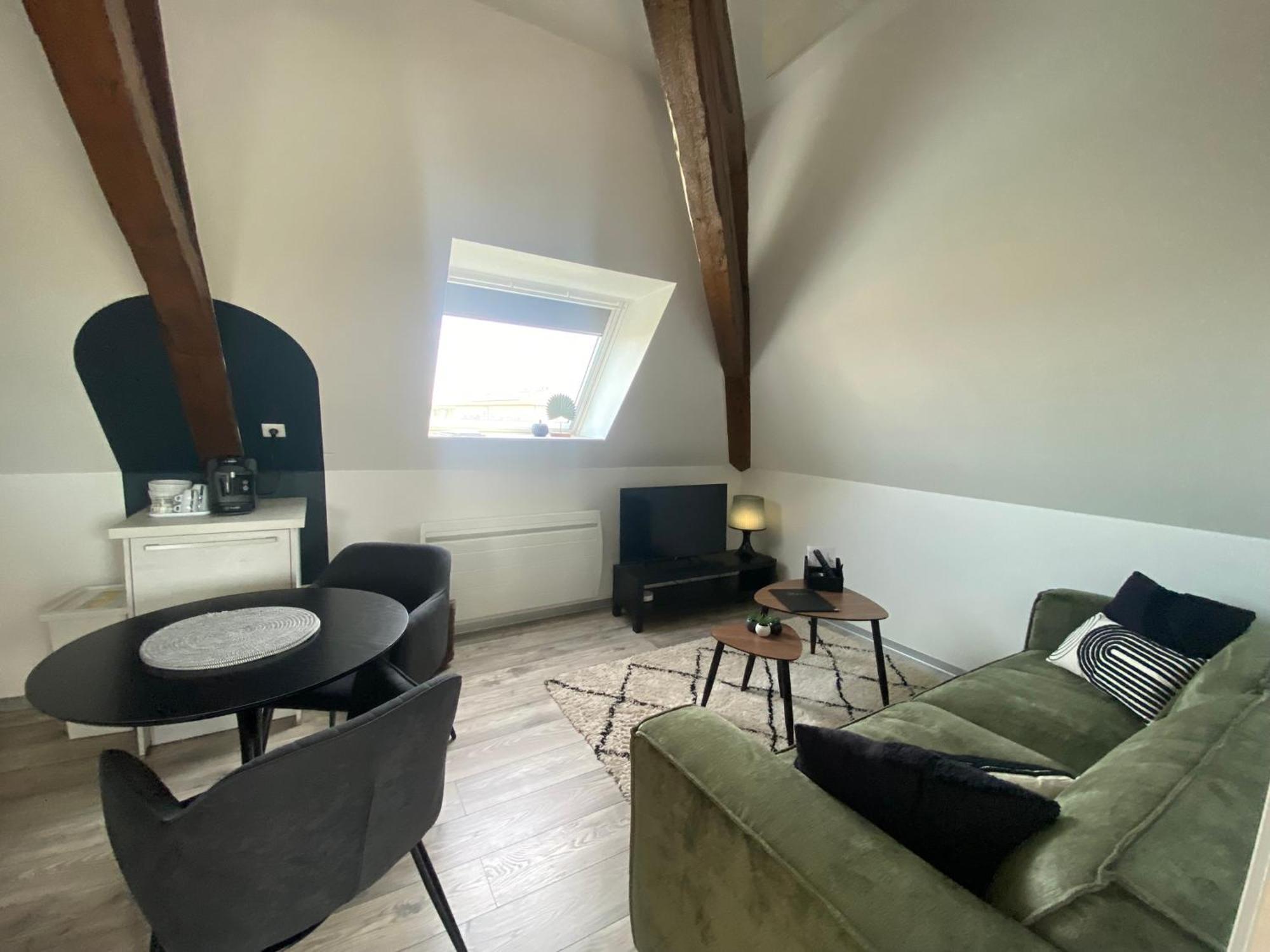 Les Rives Des Habsbourg Aparthotel Ensisheim Exterior photo