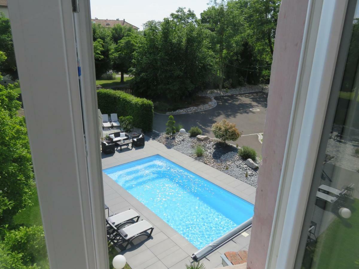Les Rives Des Habsbourg Aparthotel Ensisheim Exterior photo