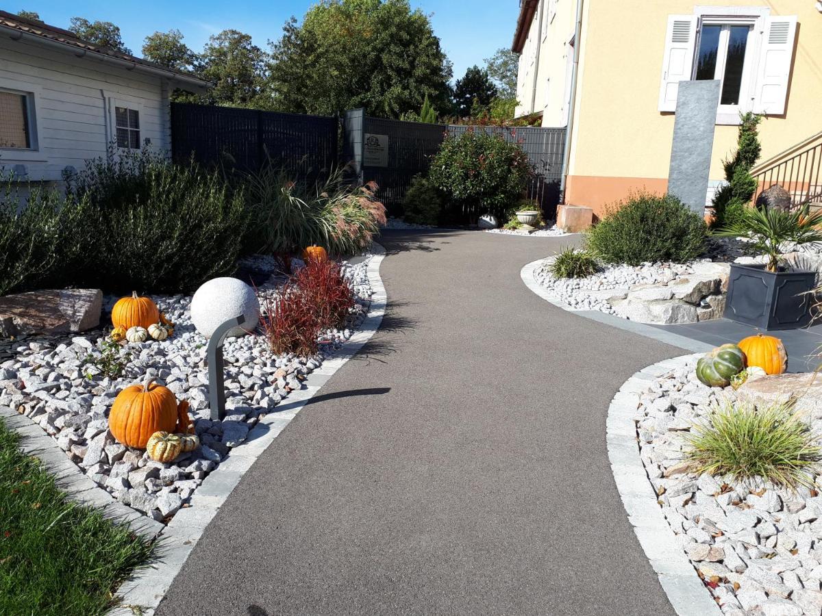 Les Rives Des Habsbourg Aparthotel Ensisheim Exterior photo